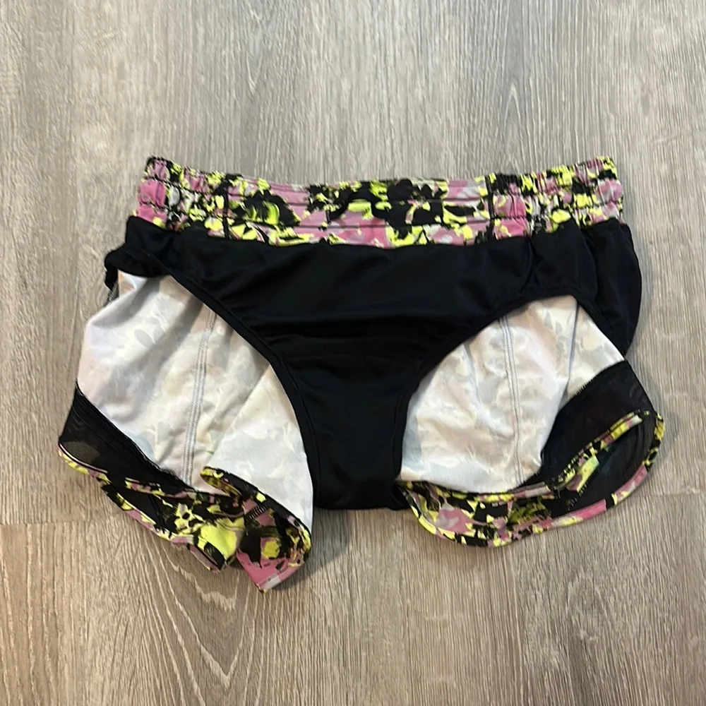 Lululemon Hotty Hot Sz 8 Women's Multicolor Athletic Workout Gym Run Yoga Shorts